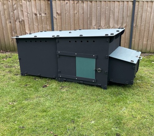 Large plastic chicken coop - plastic,